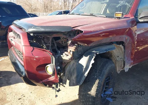 2010 Toyota 4Runner Sr5 V6 z USA, uszkodzony, nr VIN JTEBU5JRXA5025625